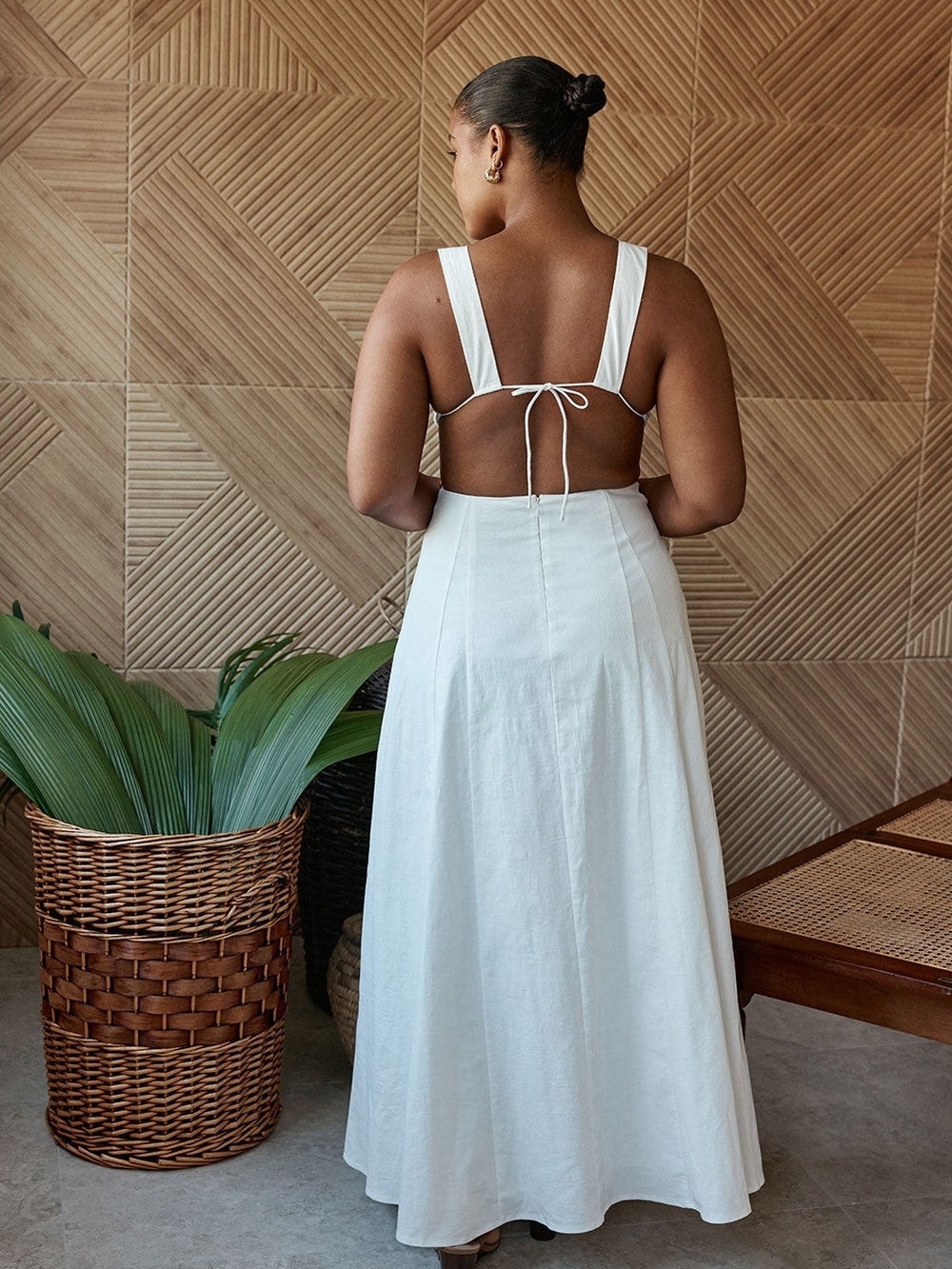 Chessa Dress White - Picture 7 of 8